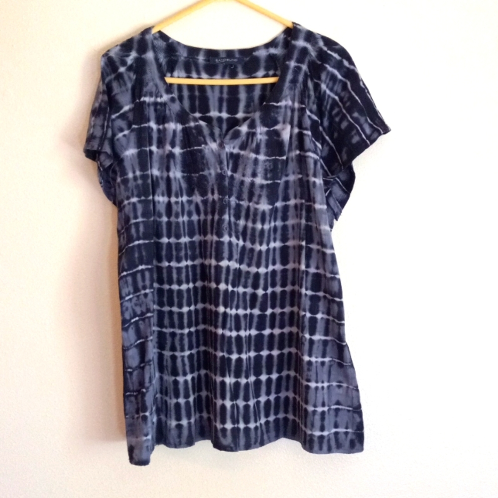 Bandolino tunic top. Tie dye blue.